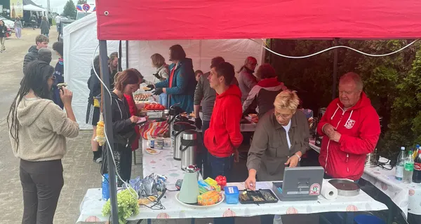 Premiere gelungen: TuS-Jugendfußball versorgt Fest