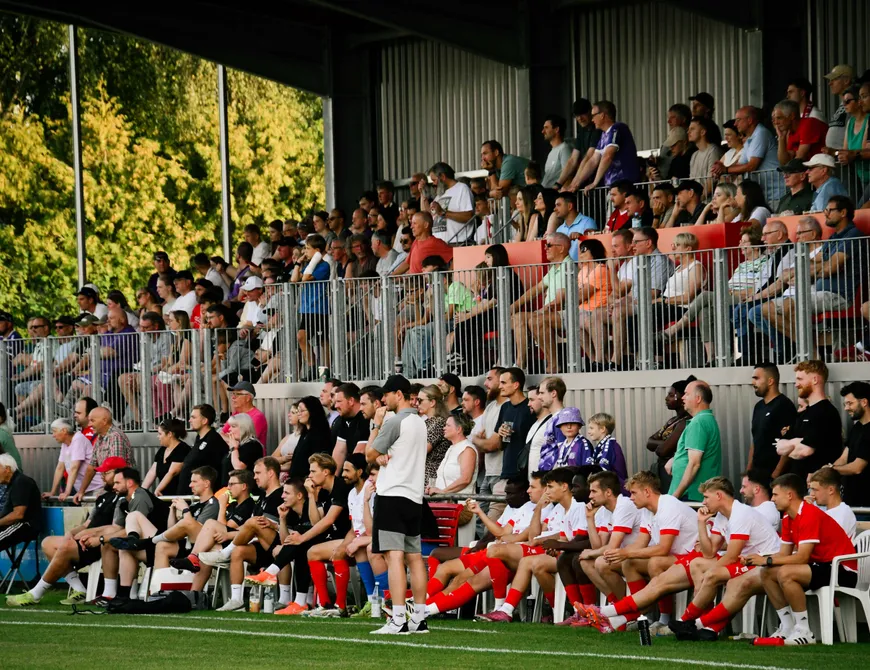 Große Tribüneneröffnung beim Heimspiel-Start