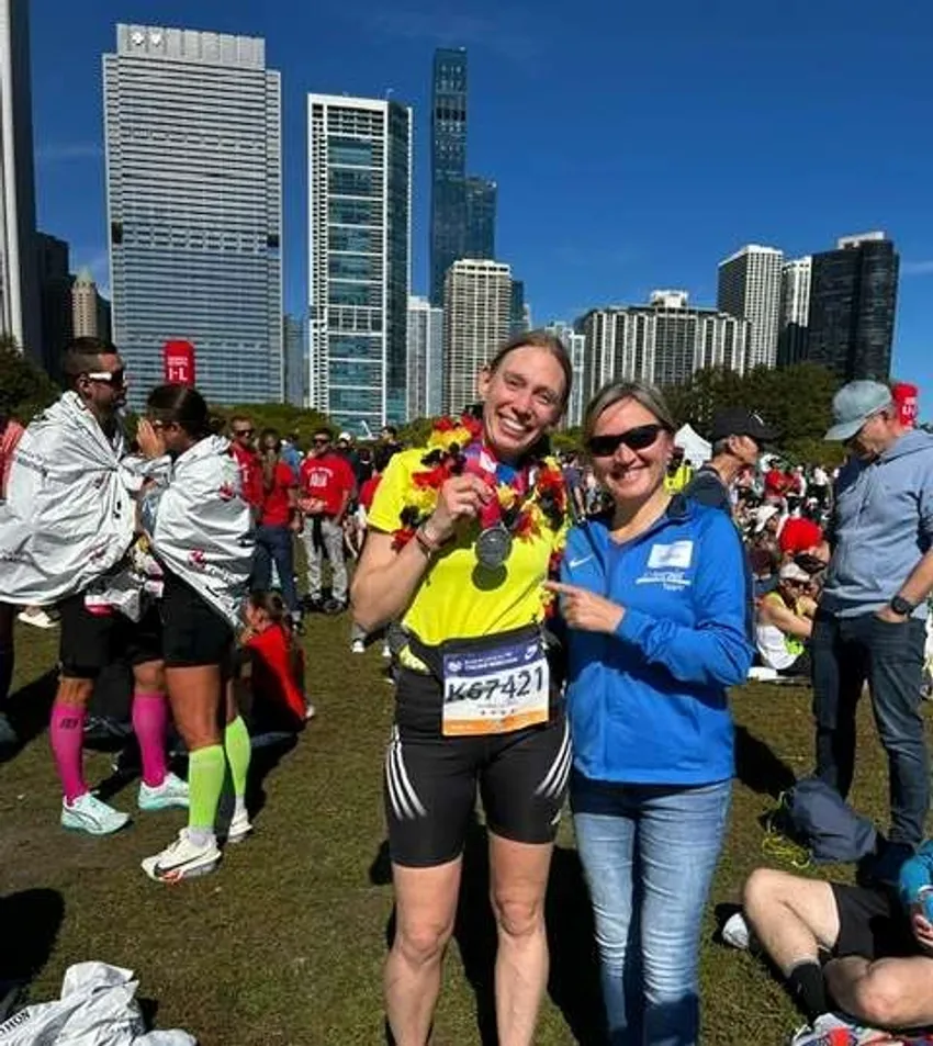 nach dem Marathon war Irina Mikitenko eine der ersten die Wibke Groneick gratulierte