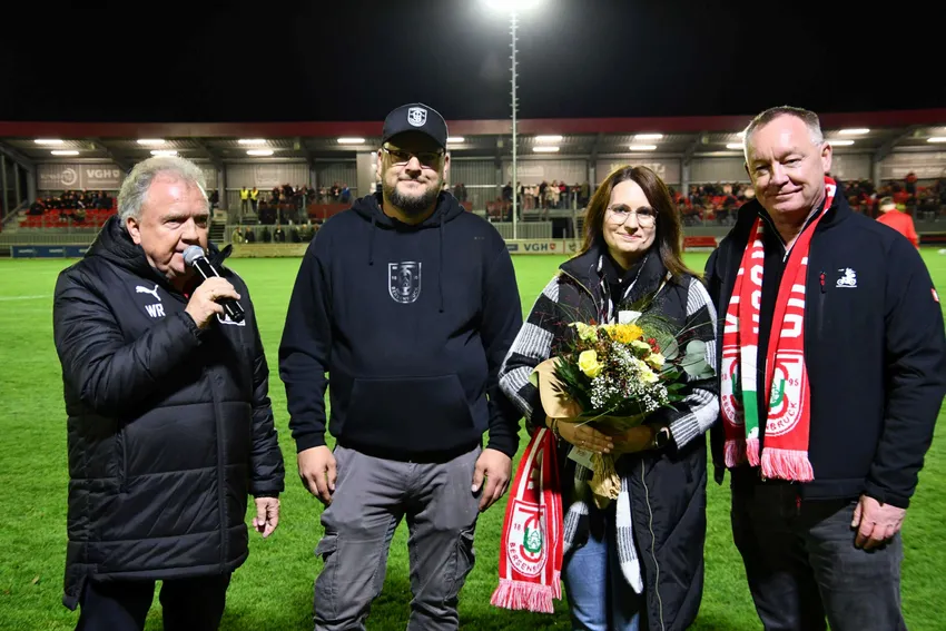 Die Aufnahme zeigt von li. n. re. Werner Rehkamp, Andre Preuss, Celine Wojtun-Eller und Jan Wojtun.  