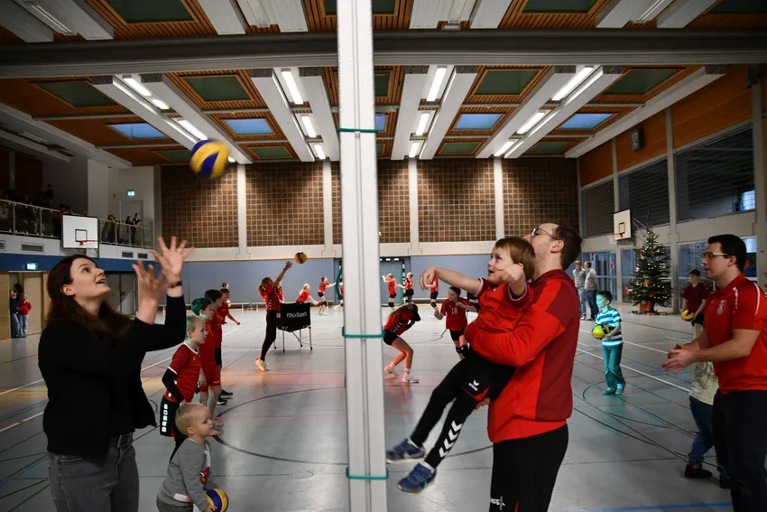 man kann nicht früh genug damit anfangen, um auf den Geschmack von Volleyball zu kommen