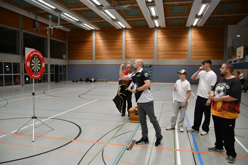 Die neu ins Leben gerufene Dartsport-Abteilung zeigte einen Ausschnitt aus ihrem Trainingsprogramm