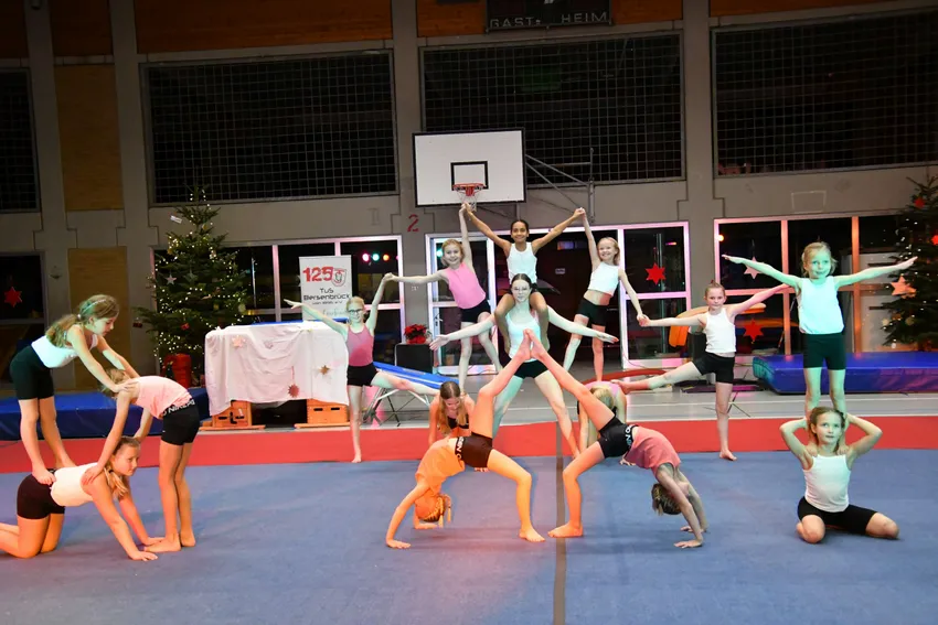 Kinder mit turnerischen Vorerfahrungen bilden die Leistungsriege des TuS Bersenbrück. Wie sie ihre körperliche Kraft, Beweglichkeit, Koordination und Körperspannung beherrschen, zeigten sie anhand einer beeindruckenden Vorführung