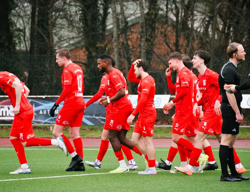 Direkte Chance zur Kurskorrektur auf Kunstrasen