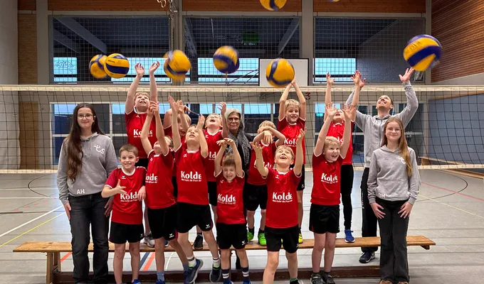 Neue Trikots für die Volleyboys – Firma Kolde unterstützt!
