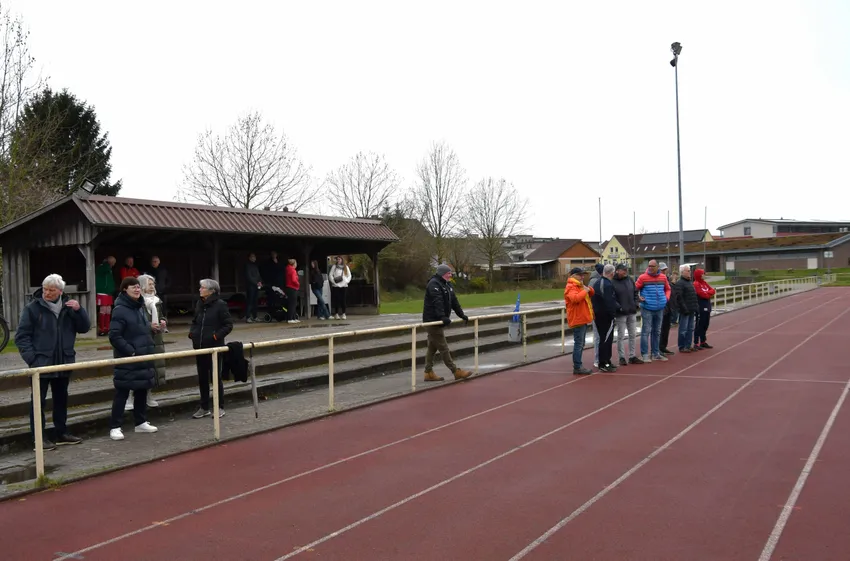 Das nicht alltägliche Freundschaftsspiel der Alte Herren  des TuS Bersenbrück lockte sogar einige Zuschauer an. 