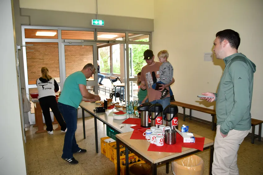 Nach den turnerischen Übungen gab es Gelegenheit sich in der Cafeteria zu stärken