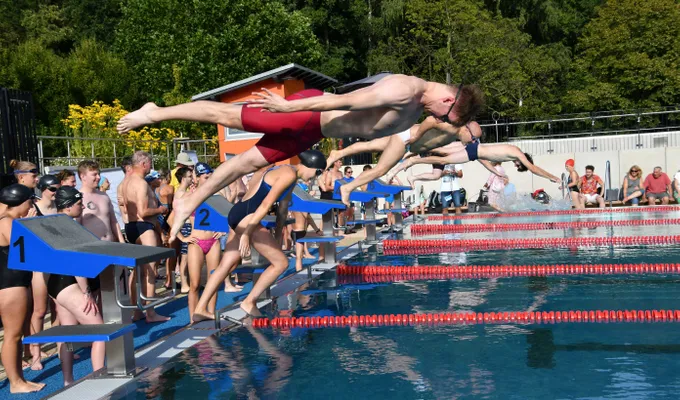 100 x 100 Meter Schwimmstaffelwettbewerb am 14. August