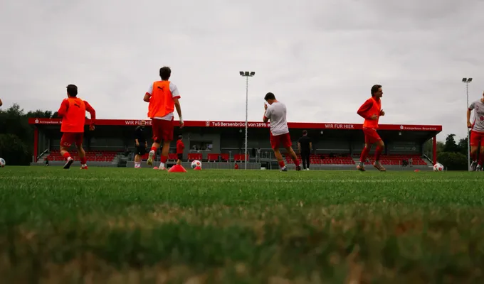 Jede Menge Kickers Emden beim SV Wilhelmshaven