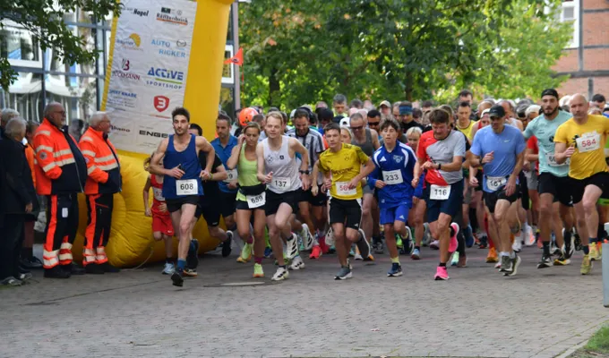 Henrik Book und Marie Lienemann siegen beim 17.Hase-Lauf 