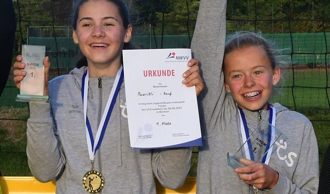 Lilly Pecorilli und Josefine Rauf NWD Beach Meisterinnen U14
