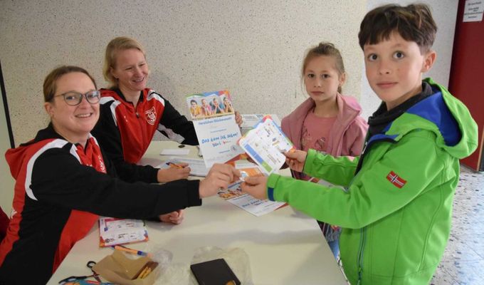 Mehr als 100 Kinder beim Tag des Kinderturnens
