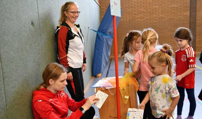 75 Kinder waren begeistert vom Tag des Kinderturnens