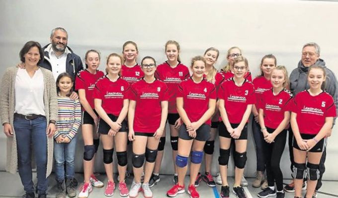 Neue Trikots für TuS-Volleyballerinnen