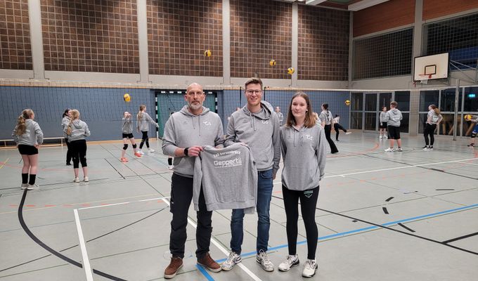 U14-Volleyballer strahlen in neuem Outfit