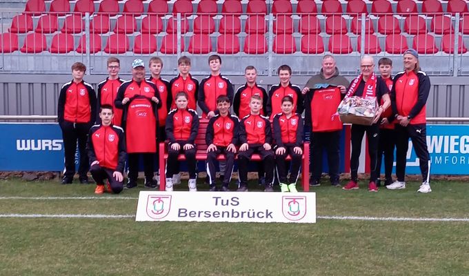 Neue Trainingsanzüge für die C2-Junioren