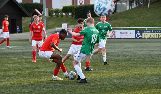 A-Jugend festigt zweiten Tabellenplatz durch 3:2 Sieg